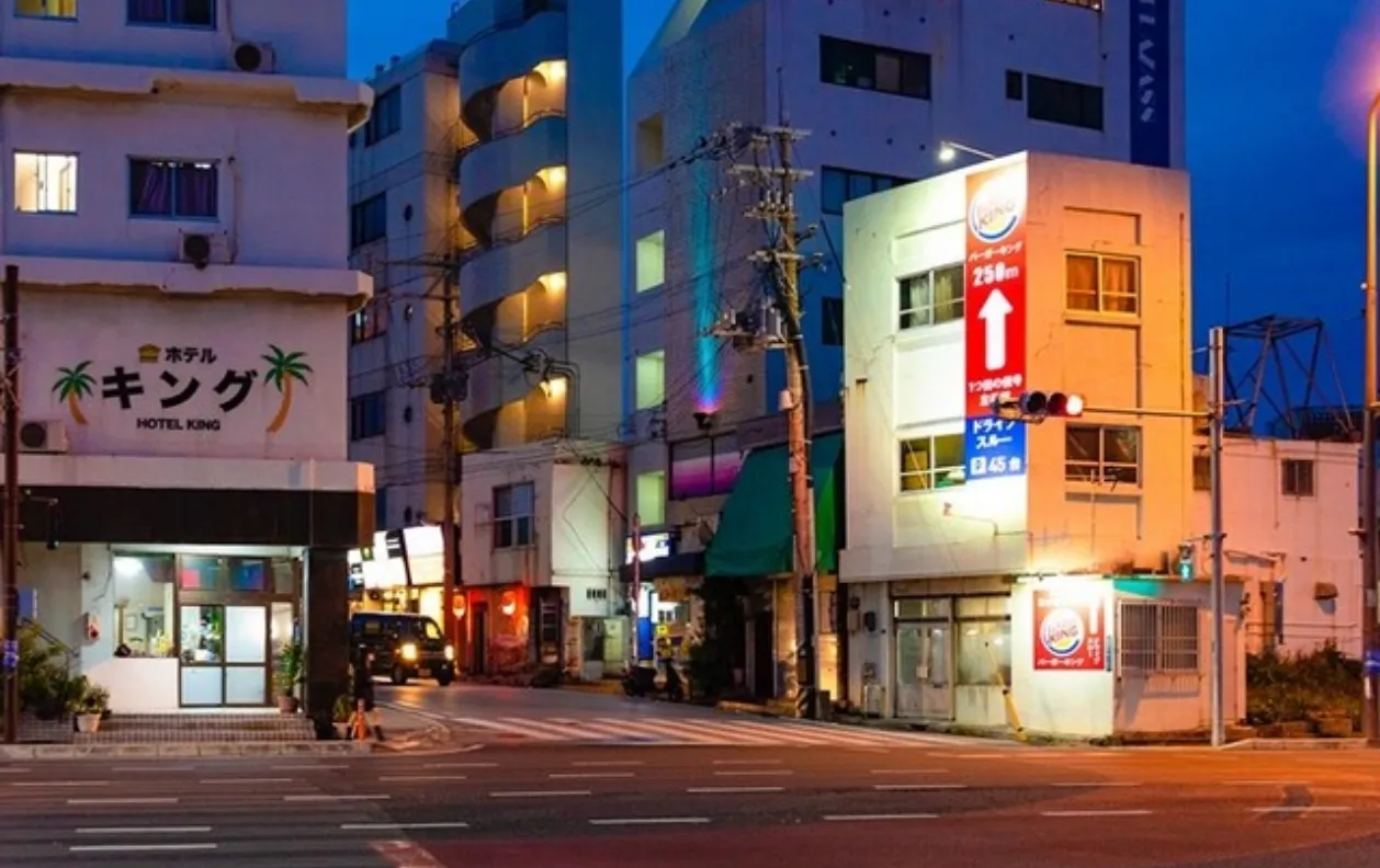 浦添市唯一の社交街“屋富祖通り”の昔と今